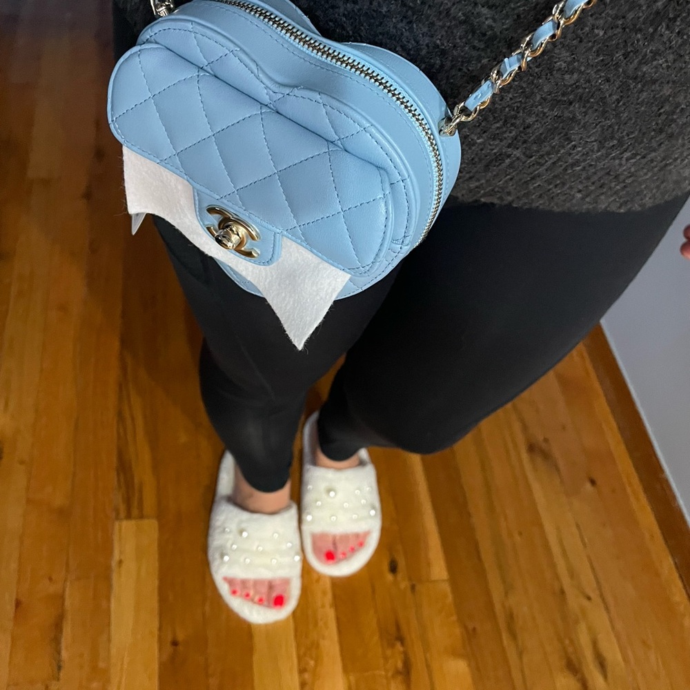 š„Rare baby light blue Chanel heart bagš„ - Picture 4 of 8